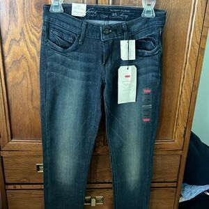Levi’s Slight Curve Stretch Skinny Jeans